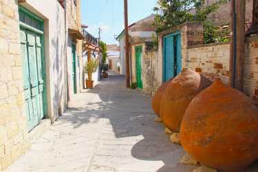 Wycieczka fakultatywna, Wycieczka marathon szlakiem winnym i tradycyjną kuchnią z bogatą historią: Kourion, Omodos, Avakas, Blue Lagoon [30] z Pafos