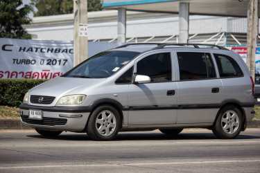 Wynajem samochodu, Samochód osobowy Opel Zafira 7-osobowy Automatyczna Skrzynia